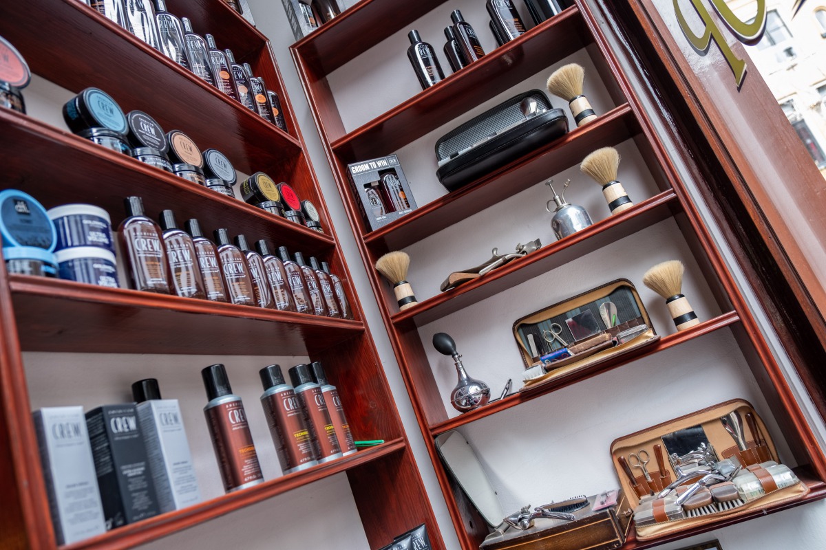Producten en gereedschap — American Crew, scheerkwasten en chroom tools bij Sherwany Barbershop