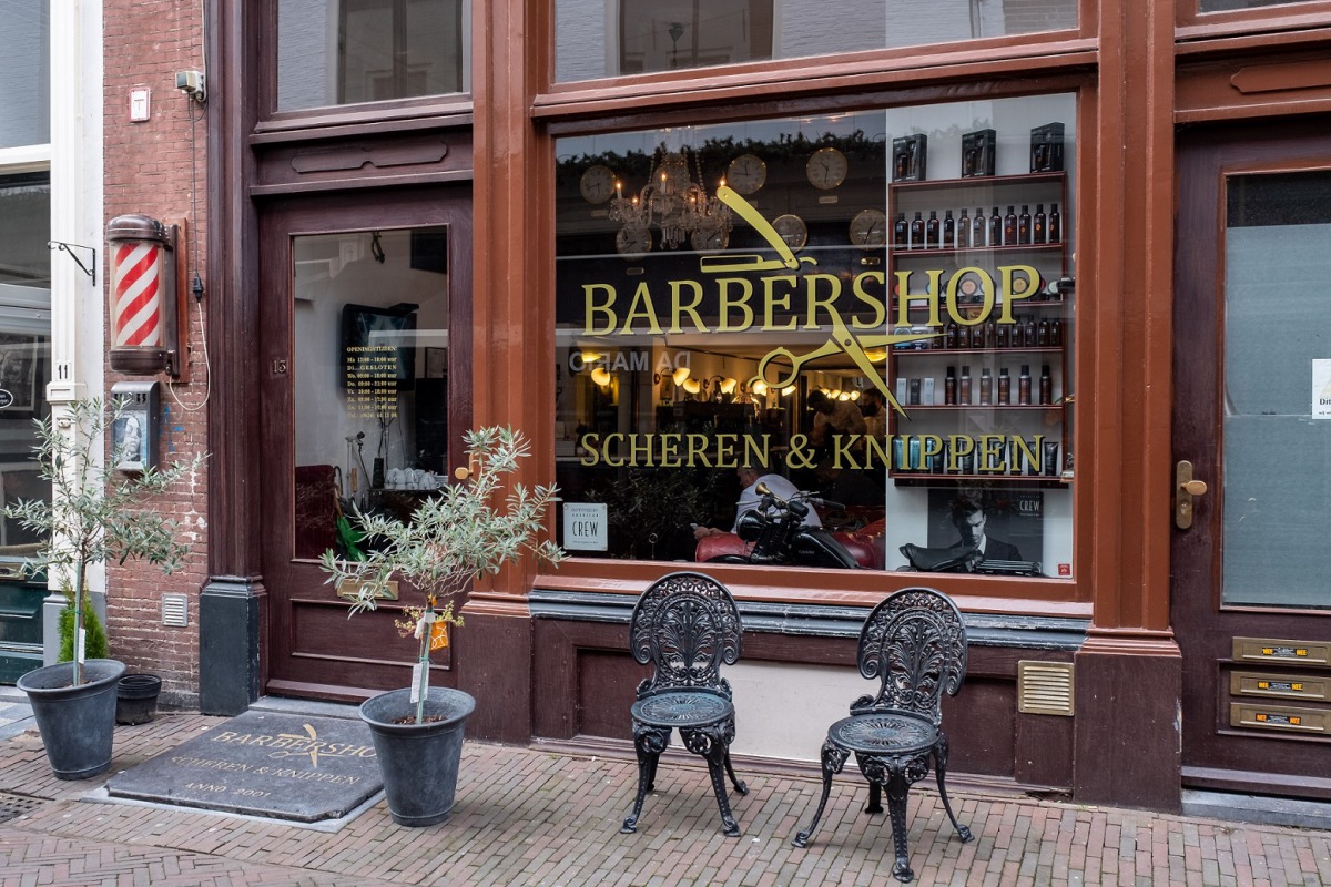 Sherwany Barbershop storefront aan de Grote Overstraat in Deventer
